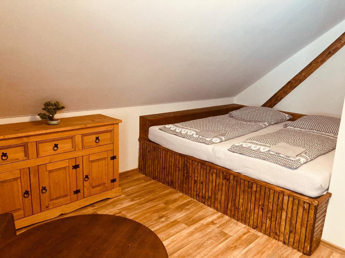 Penzion, Restaurace Jaro Vesin Brdy Rozmital pod Tremsinem Kültér fotó