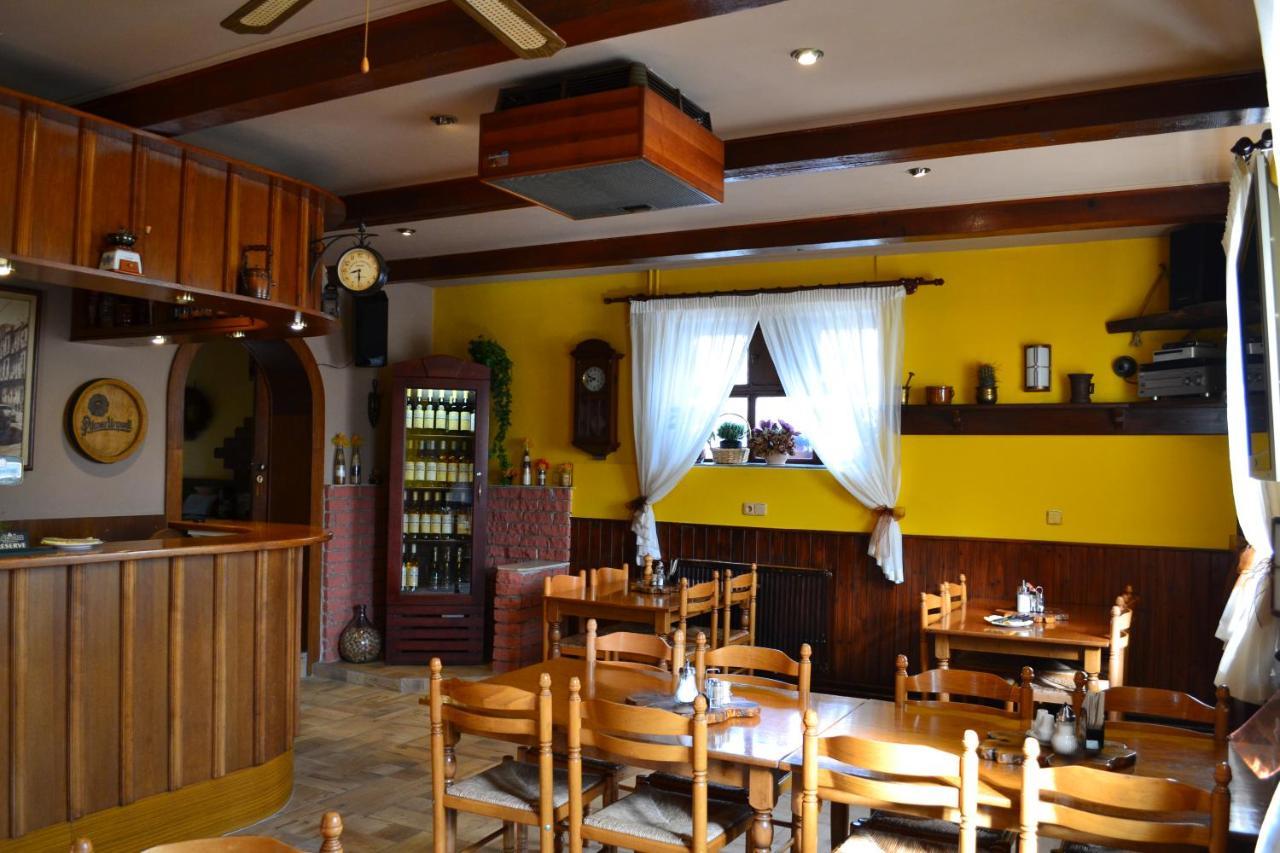 Penzion, Restaurace Jaro Vesin Brdy Rozmital pod Tremsinem Kültér fotó